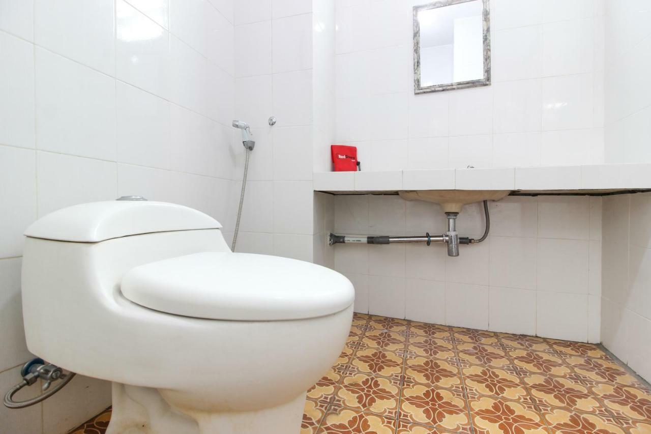 Wisma tamu Reddoorz Syariah At Kebun Raya